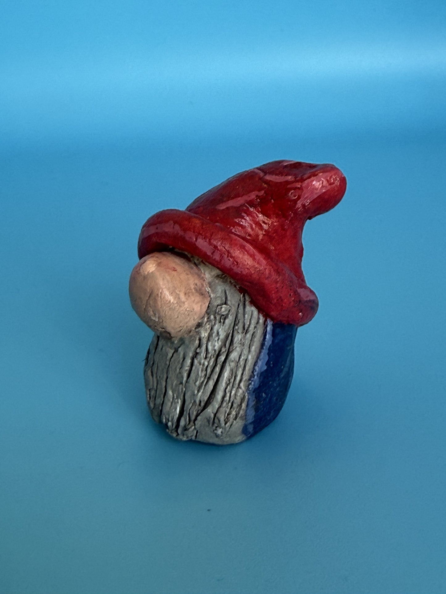 Desk Dweller Gnome — Red Hat, Blue Robes - GnomeNGarden