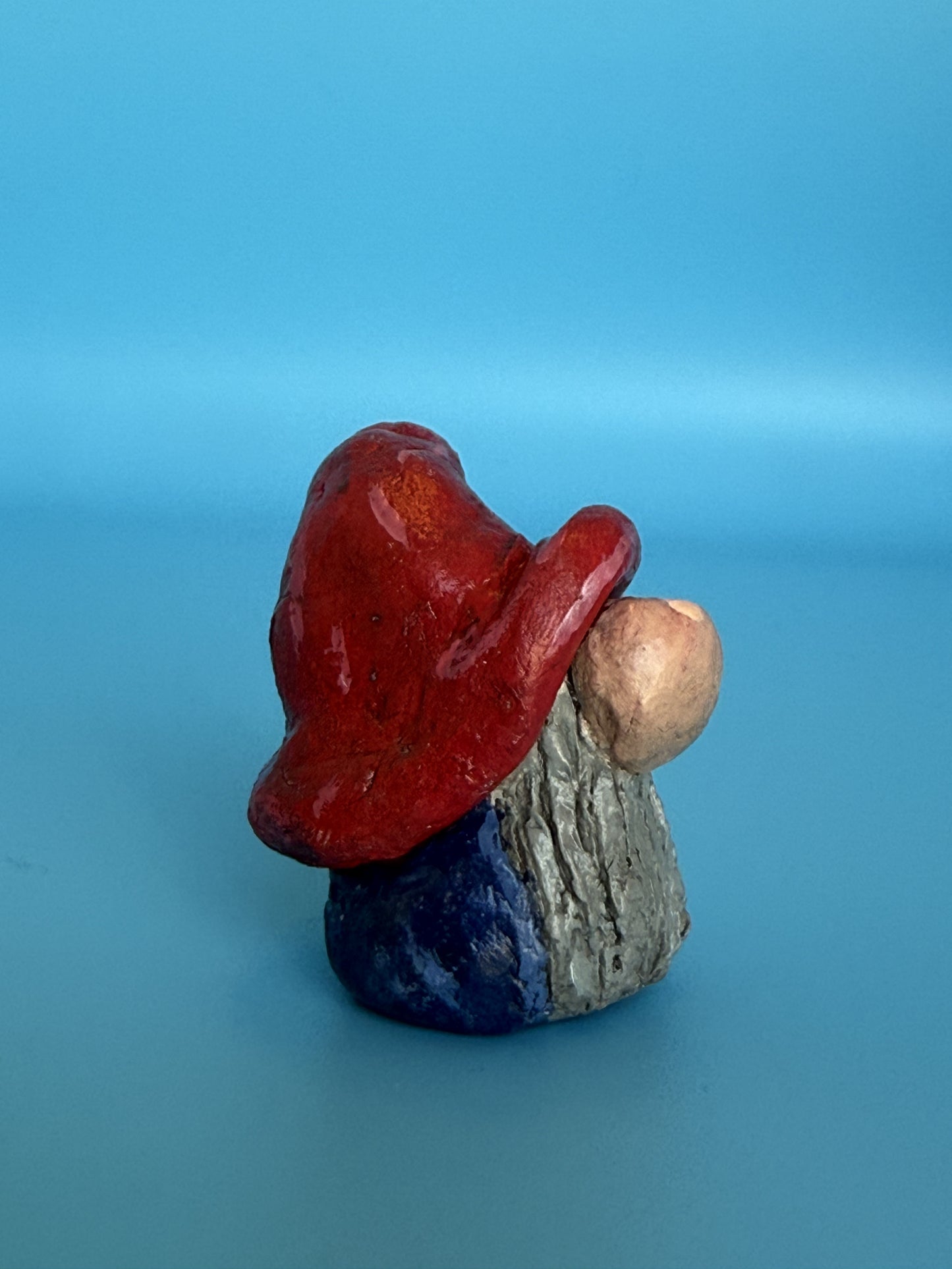 Desk Dweller Gnome — Red Hat, Blue Robes - GnomeNGarden
