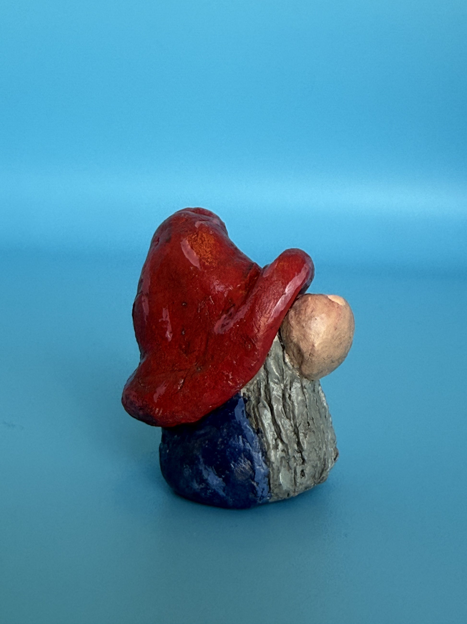Desk Dweller Gnome — Red Hat, Blue Robes - GnomeNGarden